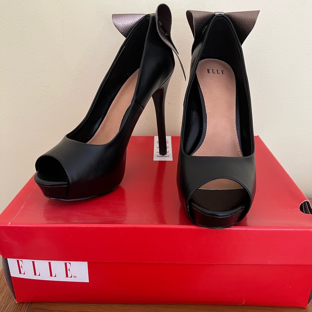 ELLE Kohls Anabelle black platform pump with pewter bow -6.5-NIB!